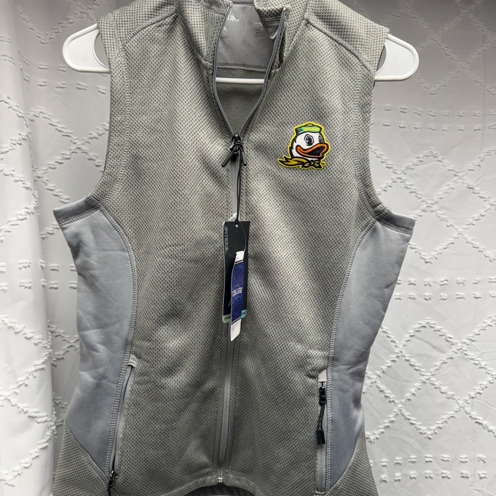Antigua NWT Small Women's Oregon Ducks Nostalgic Full-Zip Course Vest - Gray
